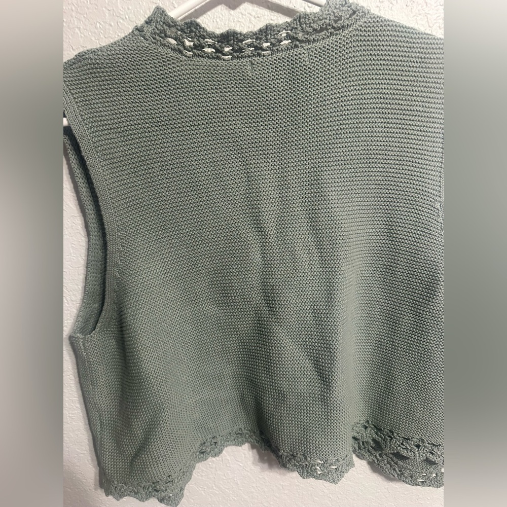 Francesca’s Cropped green vest - Picture 2 of 2
